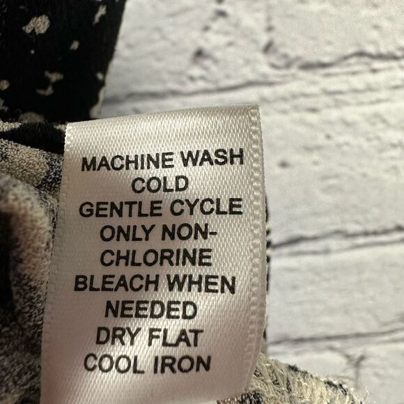 Banana Republic Women’s Sleeveless Ruffle Collar Shell Shirt Black & Tan M - Picture 5 of 8